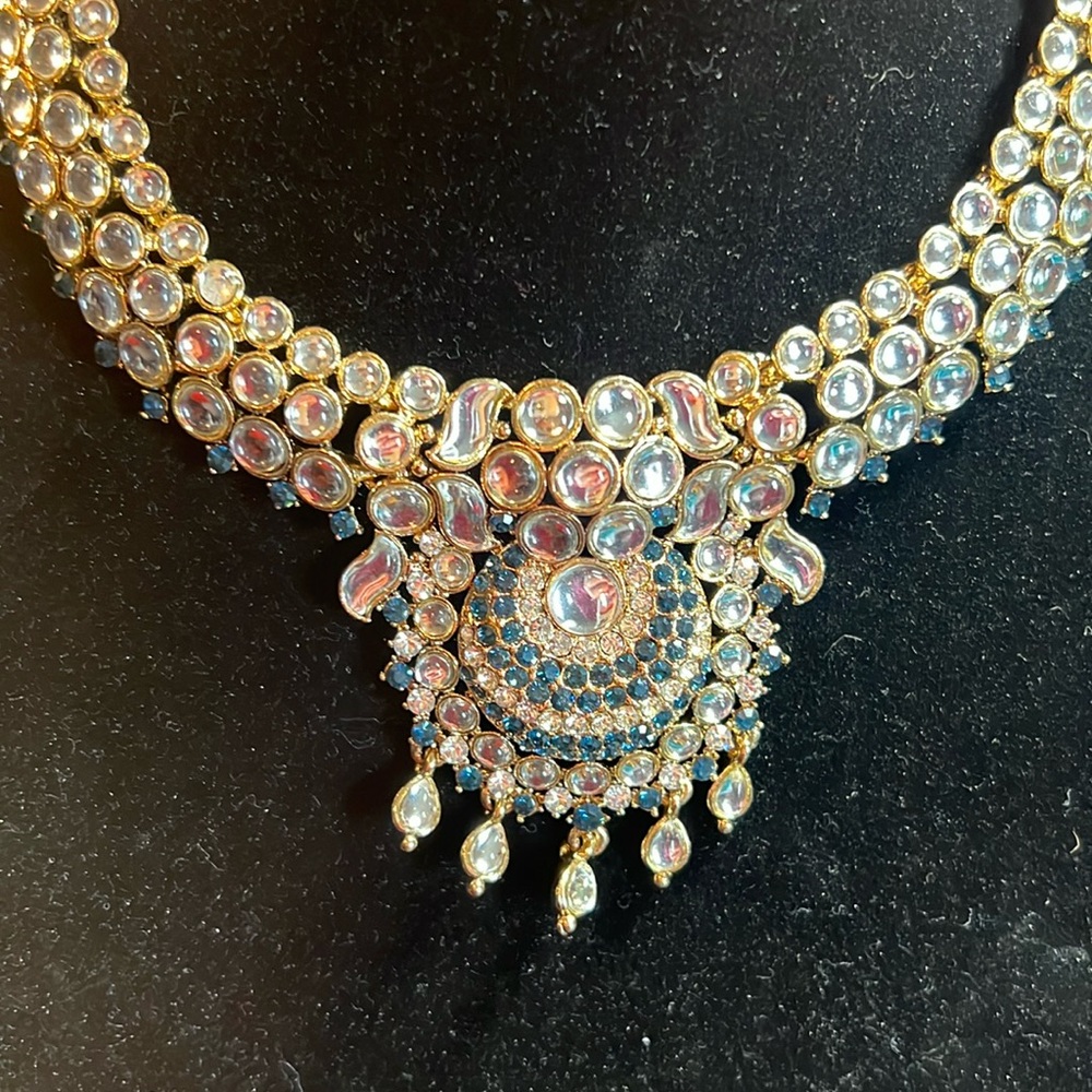 Formal necklace /pierced earrings